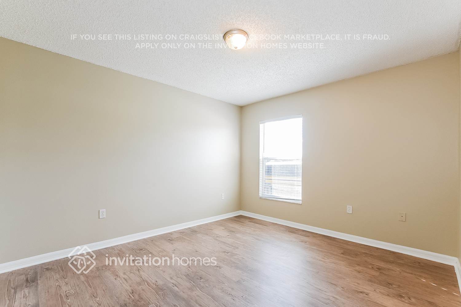 Building Photo - 702 4th Ave N