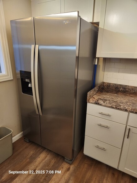 Refrigerator - 2855 Mann Rd