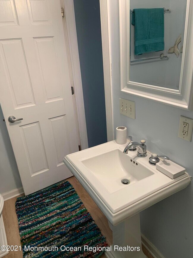 Building Photo - 33 Broadway