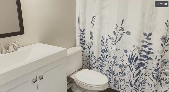 Building Photo - 2831 Lake Forest Dr