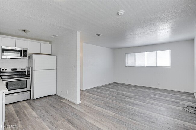 Building Photo - 304 Orland St