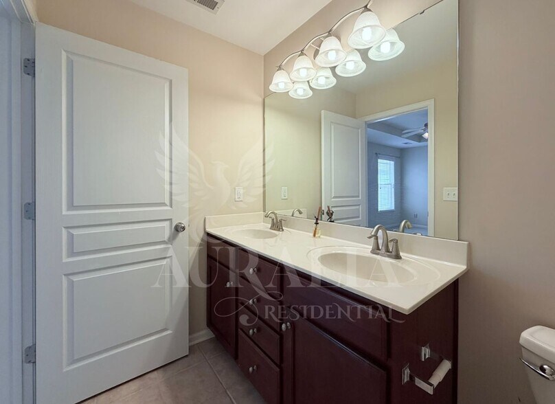 Building Photo - 705 Keystone Park Dr