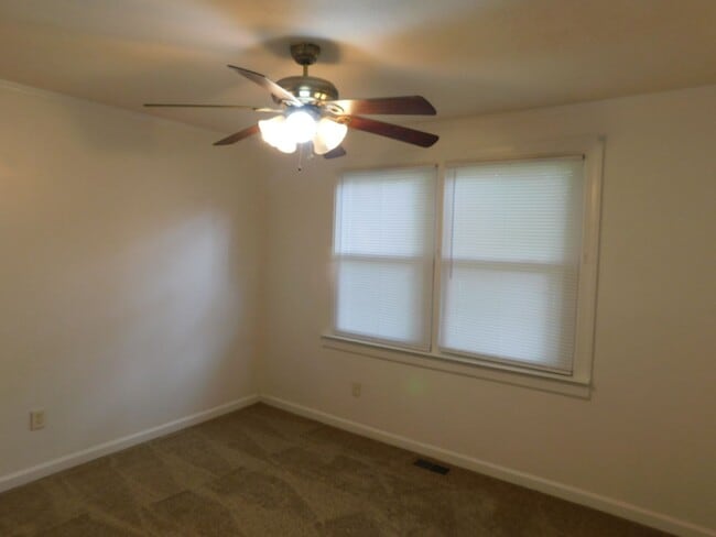 Building Photo - Single Family Home Just Minutes From Cherry Point Base!