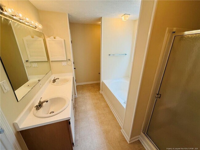 Building Photo - 349 Waterdown Dr