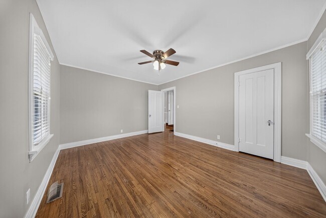 Building Photo - 1028 E 33rd Pl