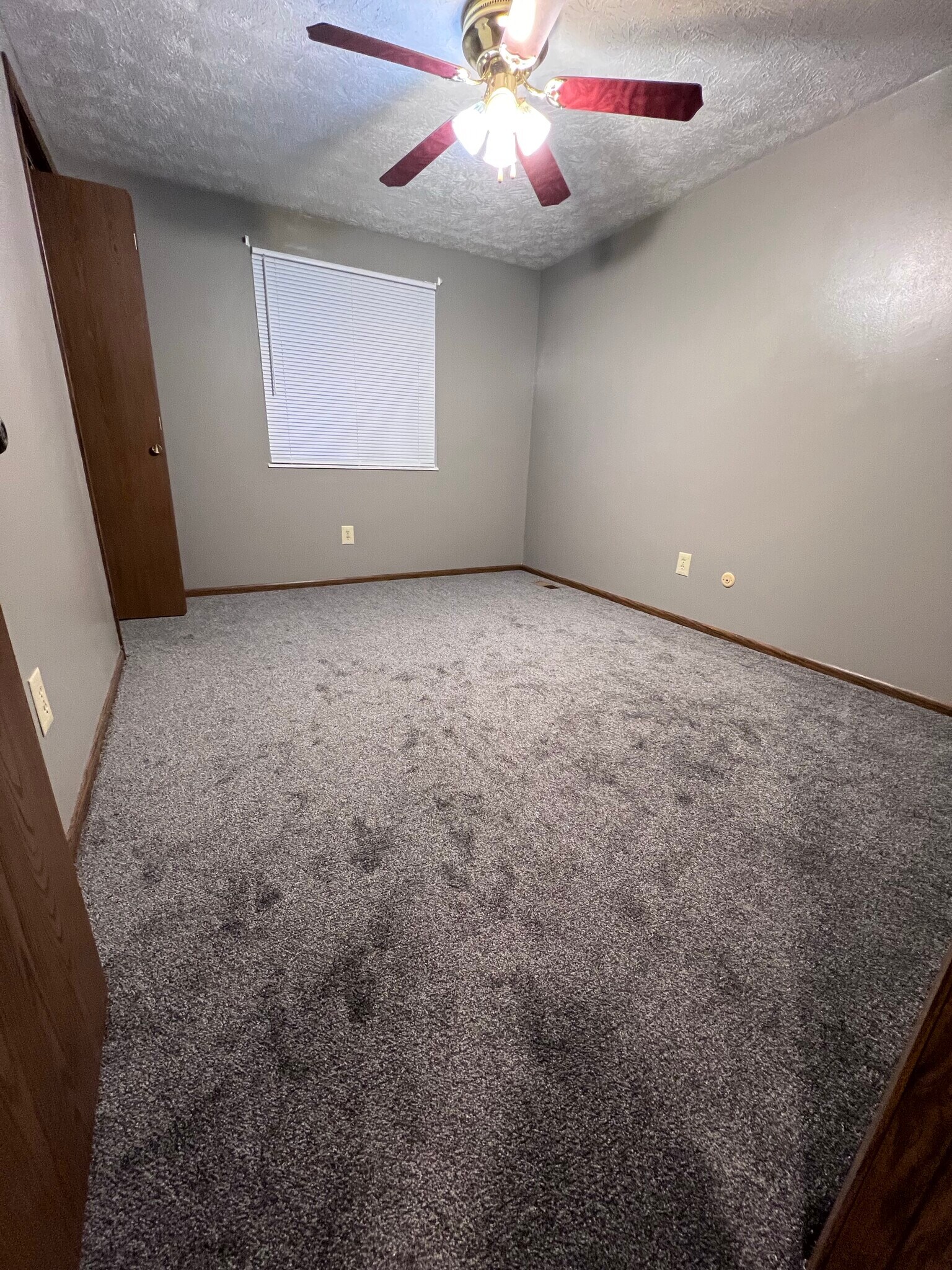 Building Photo - 1219 Hilltop Dr