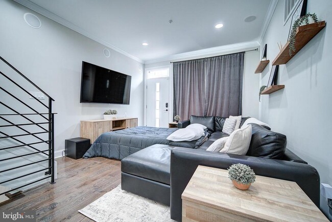 Building Photo - 1513 S Lambert St