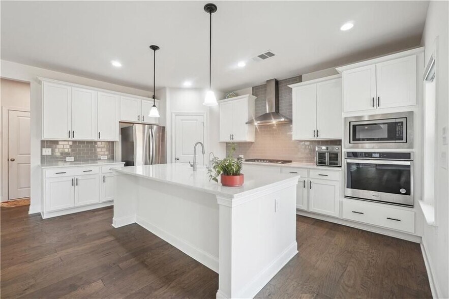 Building Photo - 4055 Starwood Dr