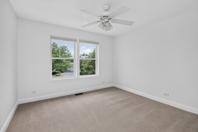 Building Photo - 207 Tanglewood Dr