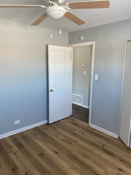 Building Photo - 444 W Hickory St