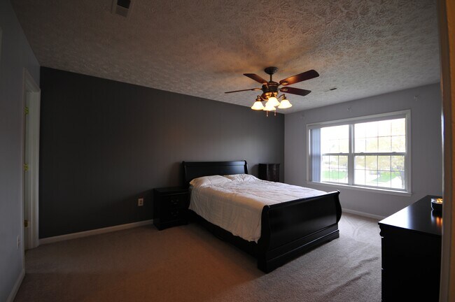 Building Photo - 6694 Huntshire Dr