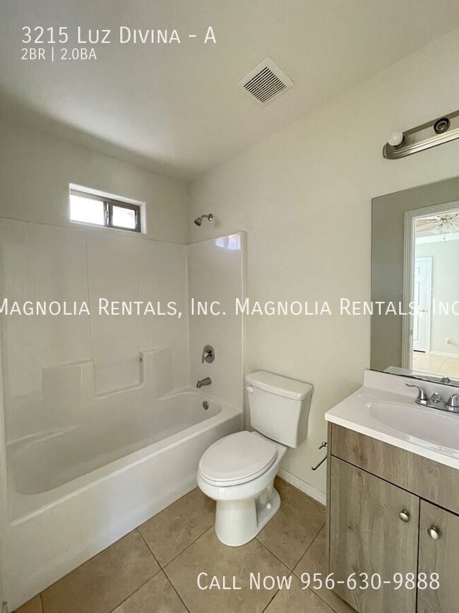 Building Photo - 3215 Luz Divina St