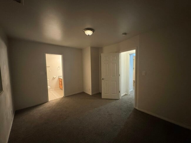 Building Photo - 41 400 S