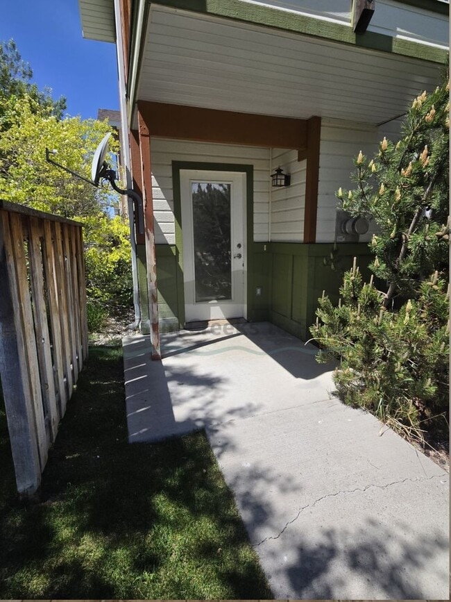 Building Photo - 1098 Longbow Ln