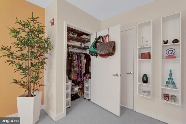 Building Photo - 912 F St NW