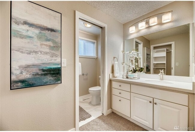 Building Photo - Kirkland Location, Charming 3 Bedroom - 1....