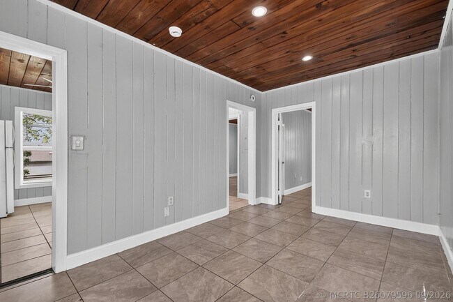 Building Photo - 885-887 7th St