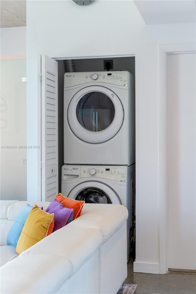 Building Photo - 151 SE 1st St