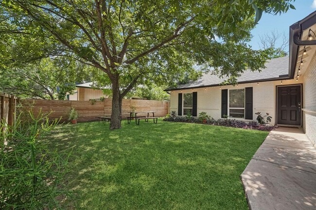 Building Photo - 1213 S Trace Dr