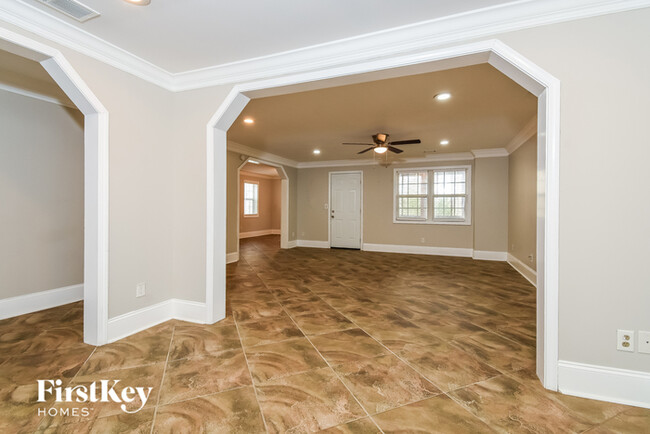 Building Photo - 47 Camelot Ct