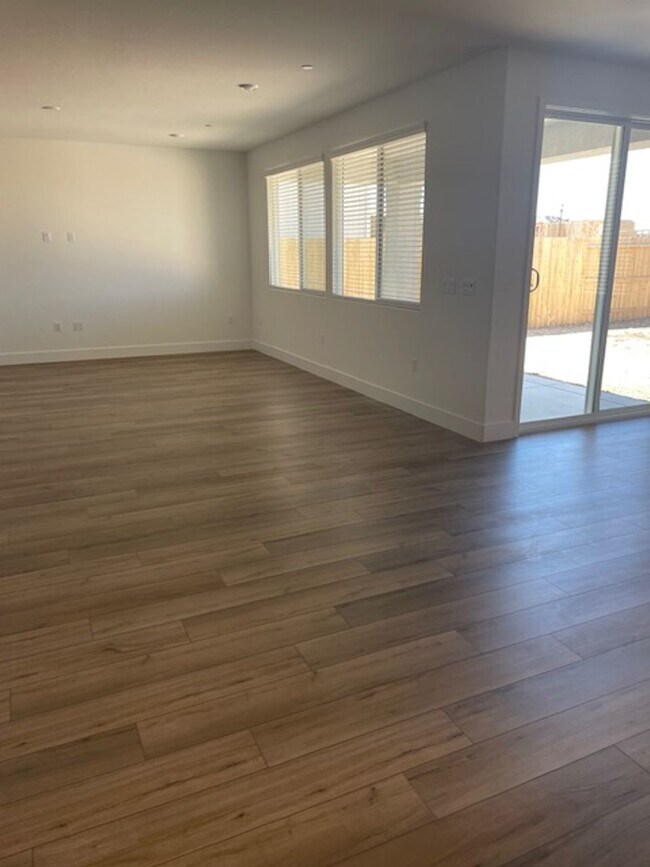 Building Photo - Solar Lennar 4 Bedroom Home on a Large Lot