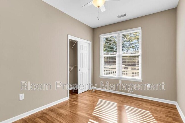 Building Photo - 1225 Blakeway St