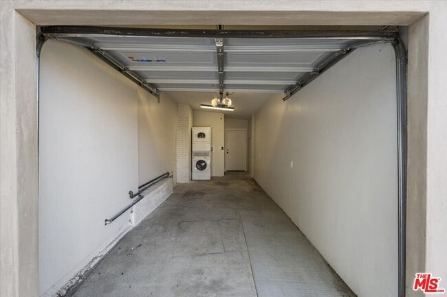 Building Photo - 645 N Sierra Bonita Ave