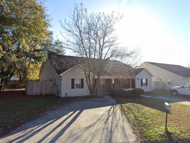 Building Photo - $1,595 Mo. - Pet Friendly, 3 Bedroom, 2 Bath Duplex will be available soon!