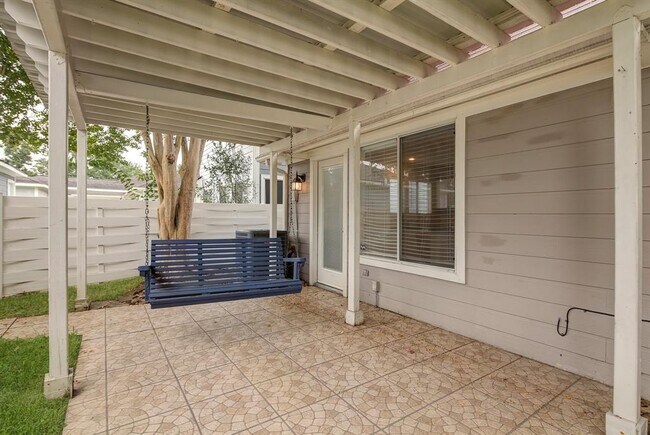 Building Photo - 18730 Atasca Oaks Dr