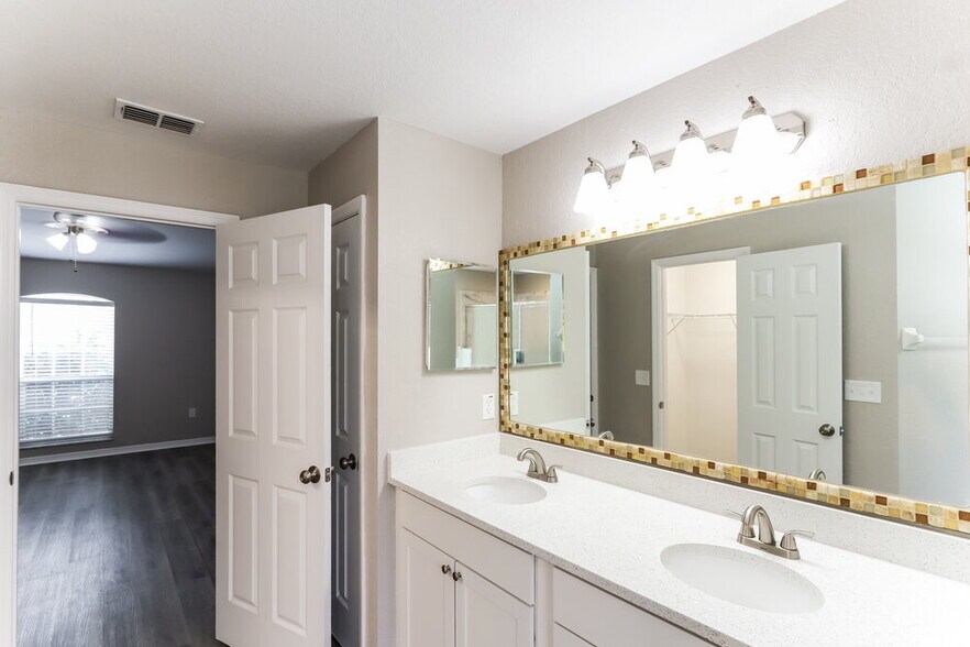 Building Photo - 4618 Great Blue Heron Dr