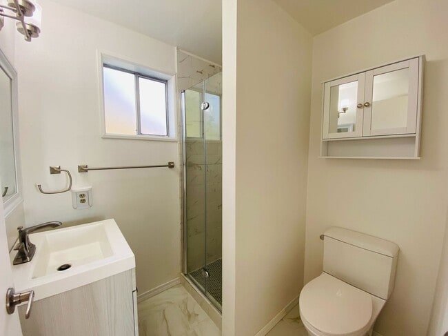 Building Photo - Cute 3 Bedroom Home in the Heart of West S...