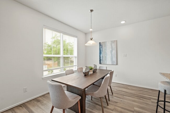 Building Photo - 1406 Wycliffe Dr