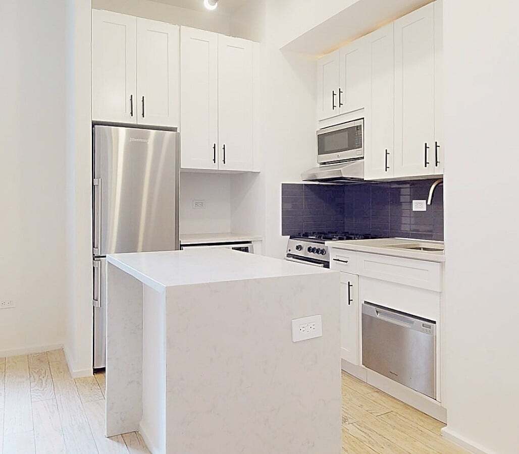 Building Photo - Central Park West