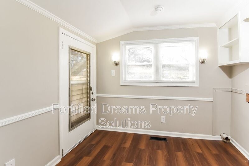 Building Photo - 4400 Voss Ave