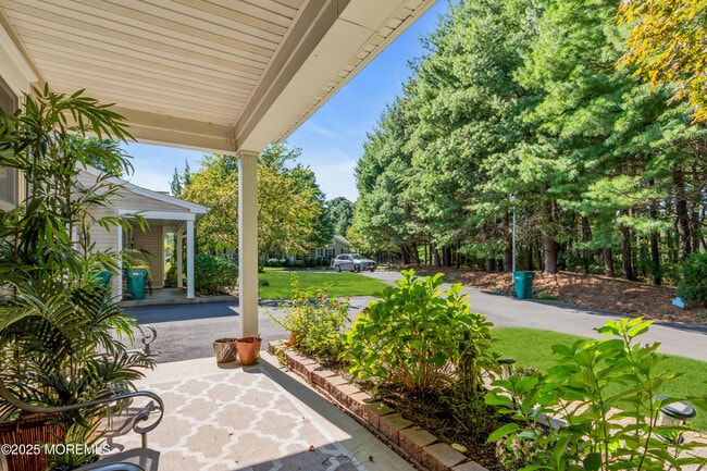 Building Photo - 138 Greenlawns Dr