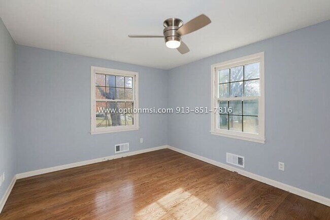 Building Photo - Ready for immediate move-in!
