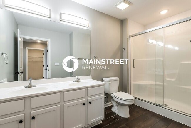 Building Photo - 3 Bedroom Pet-Friendly Home in Jeffersonville, IN with Main Street Renewal