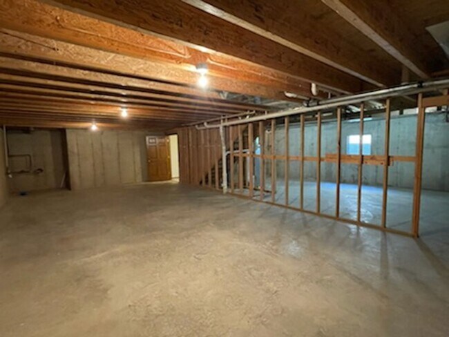 Building Photo - 2 Bedroom 2 bath Condo