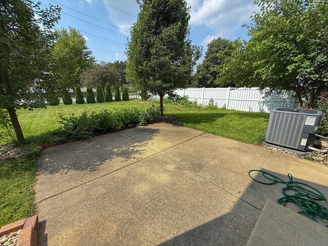 Building Photo - 2436 Putnam Dr