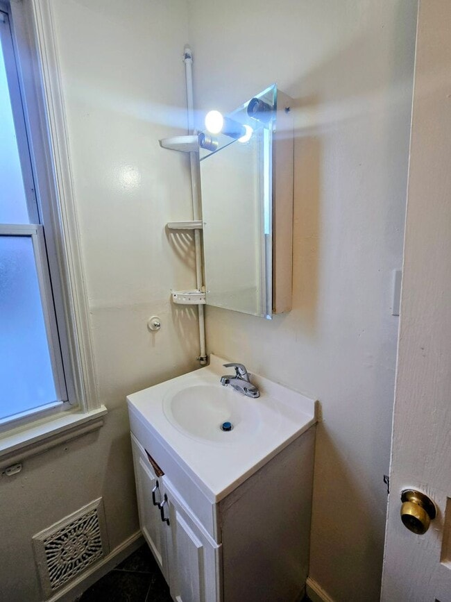 Building Photo - 625 Greenleaf St