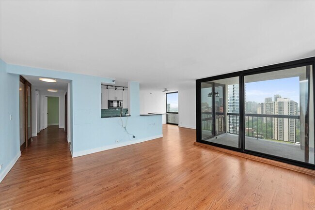 Building Photo - 1122 N Clark St