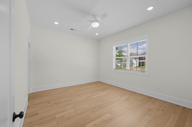 Building Photo - 136 McCowat St