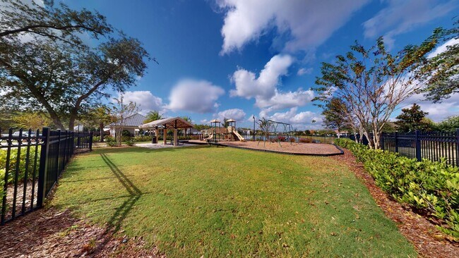 Building Photo - LOCATION! LOCATION! LOCATION!