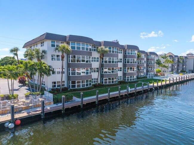 Building Photo - 3111 NE 51st St