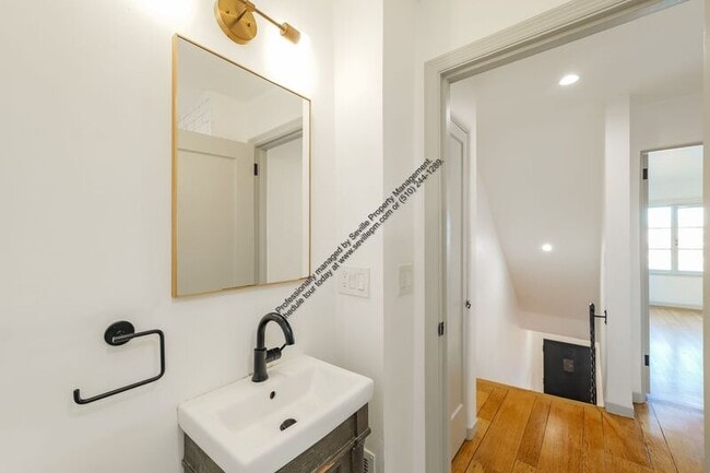 Building Photo - 29 Excelsior Ct