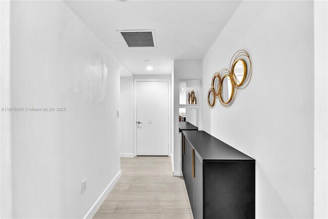 Building Photo - 500 Brickell Ave