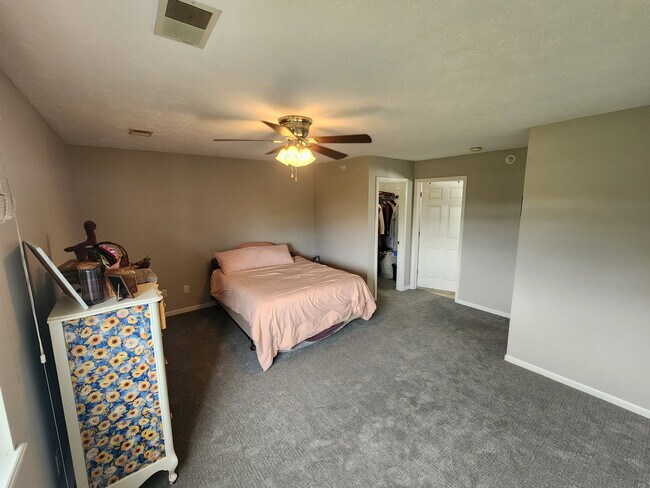 Building Photo - 8584 N Jasonville Ct SE