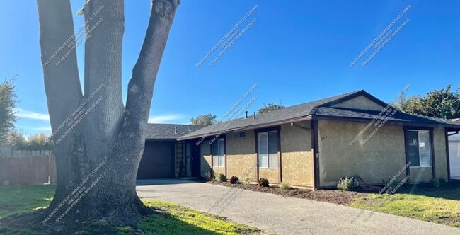 Building Photo - Goleta Three Bedroom Home - Pets Considered - Available Now