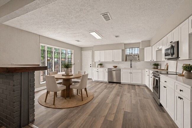 Building Photo - 3703 Tiffany Dr