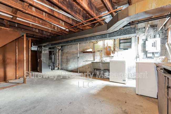 Building Photo - 915 W Browning Rd